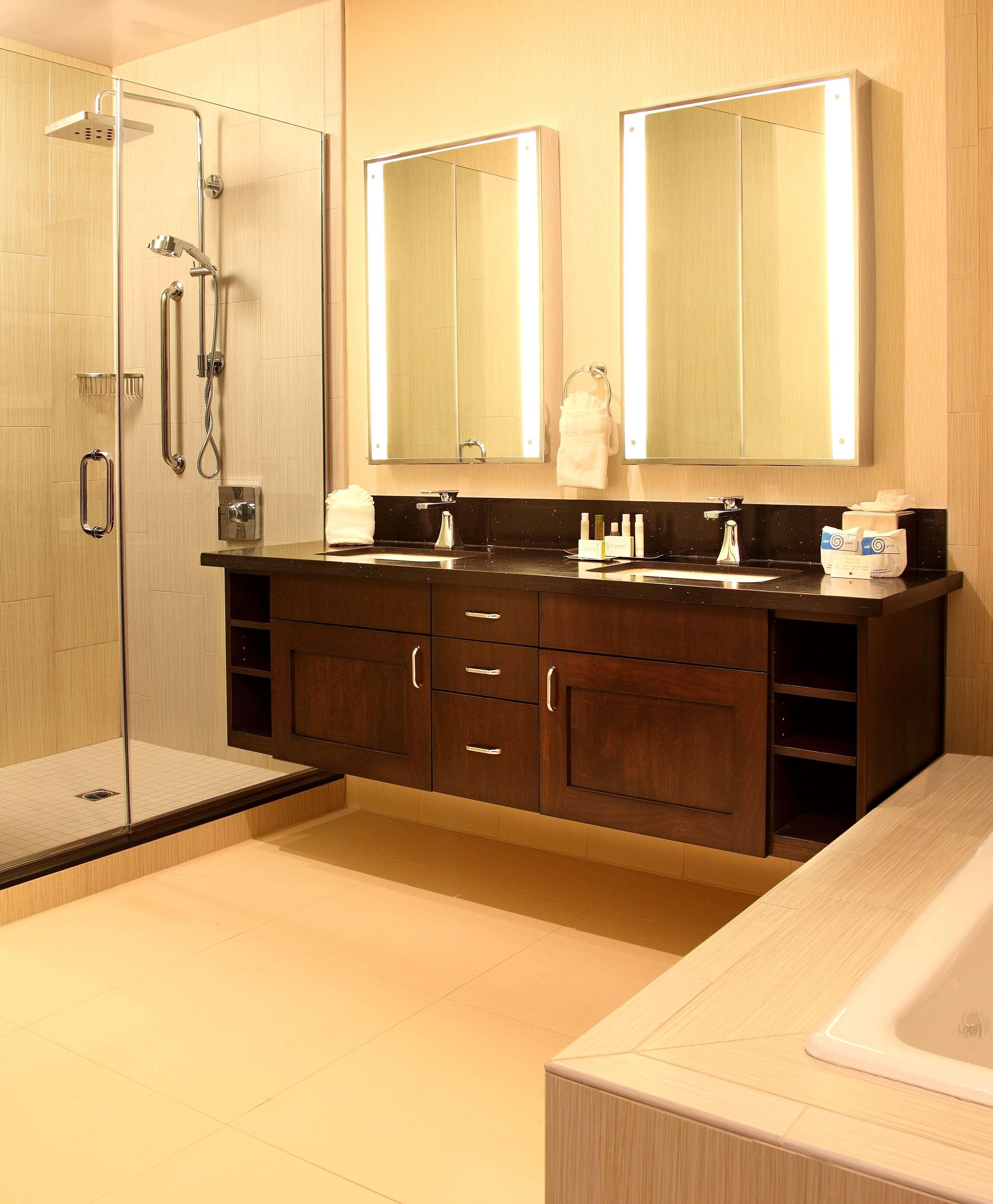 Doubletree By Hilton Hotel Claremont
