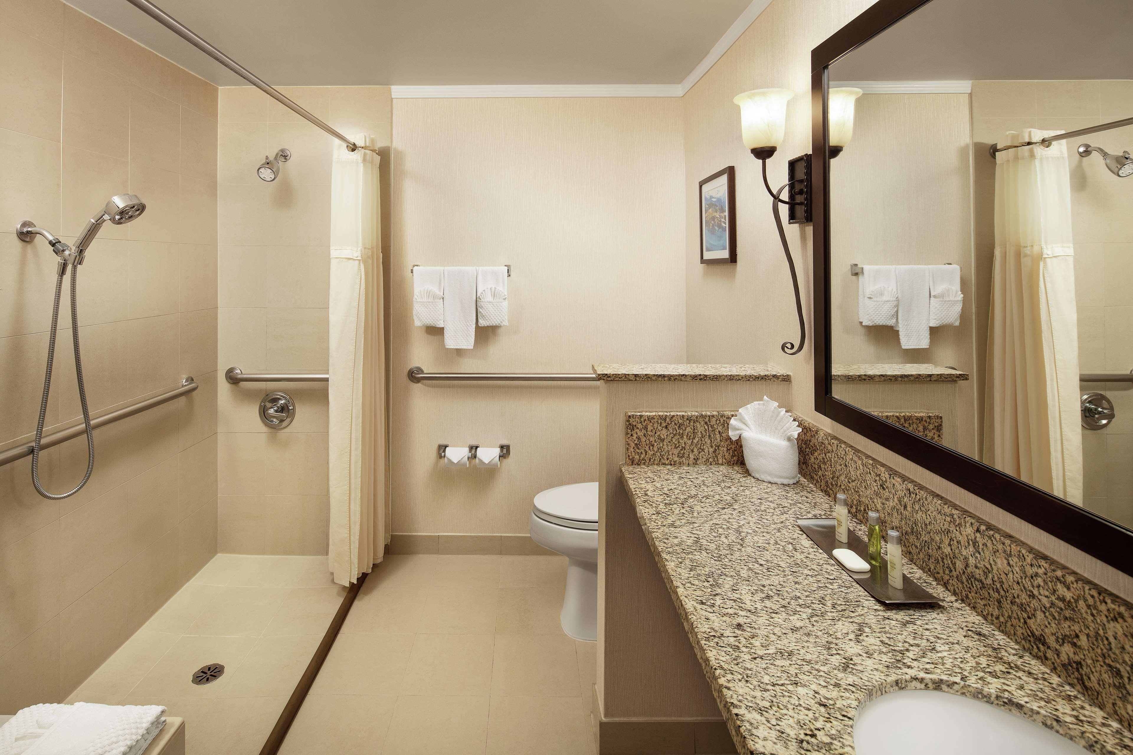 Doubletree By Hilton Hotel Claremont