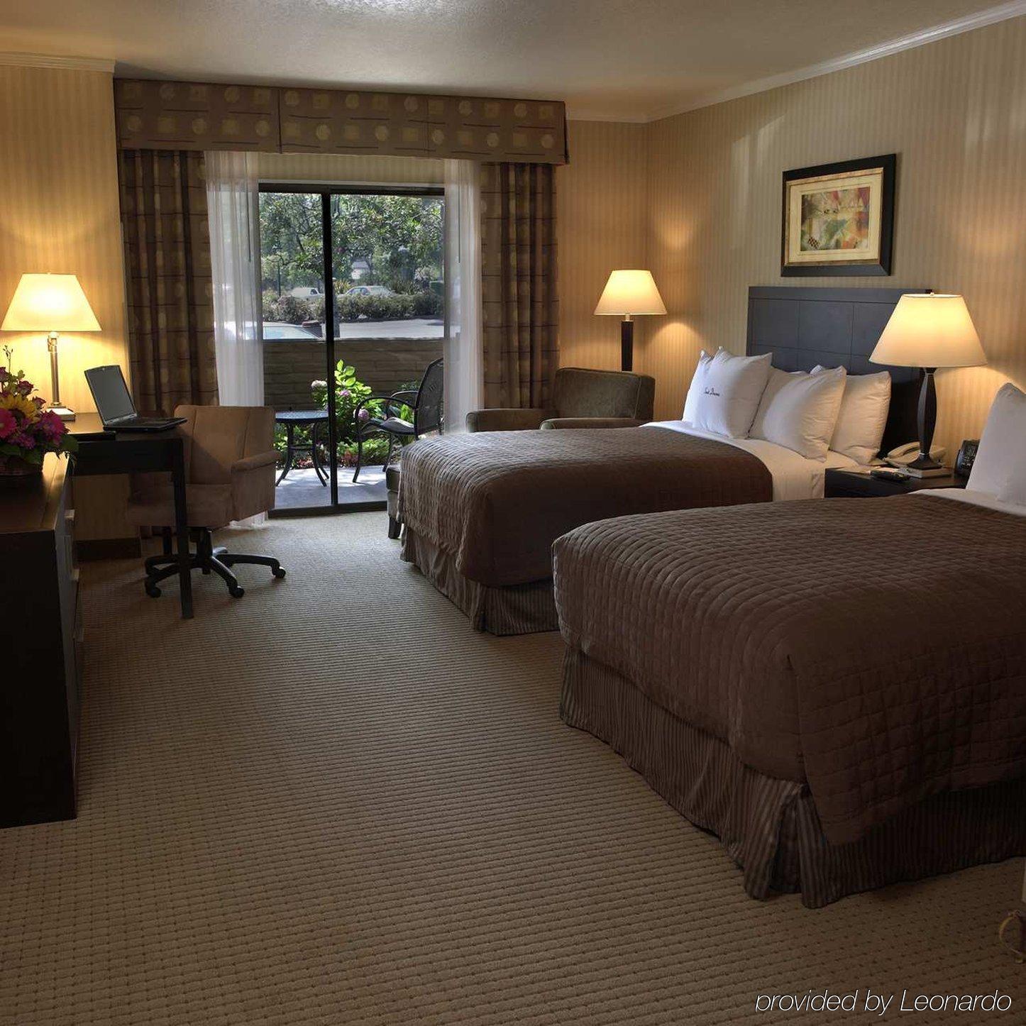 Doubletree By Hilton Hotel Claremont