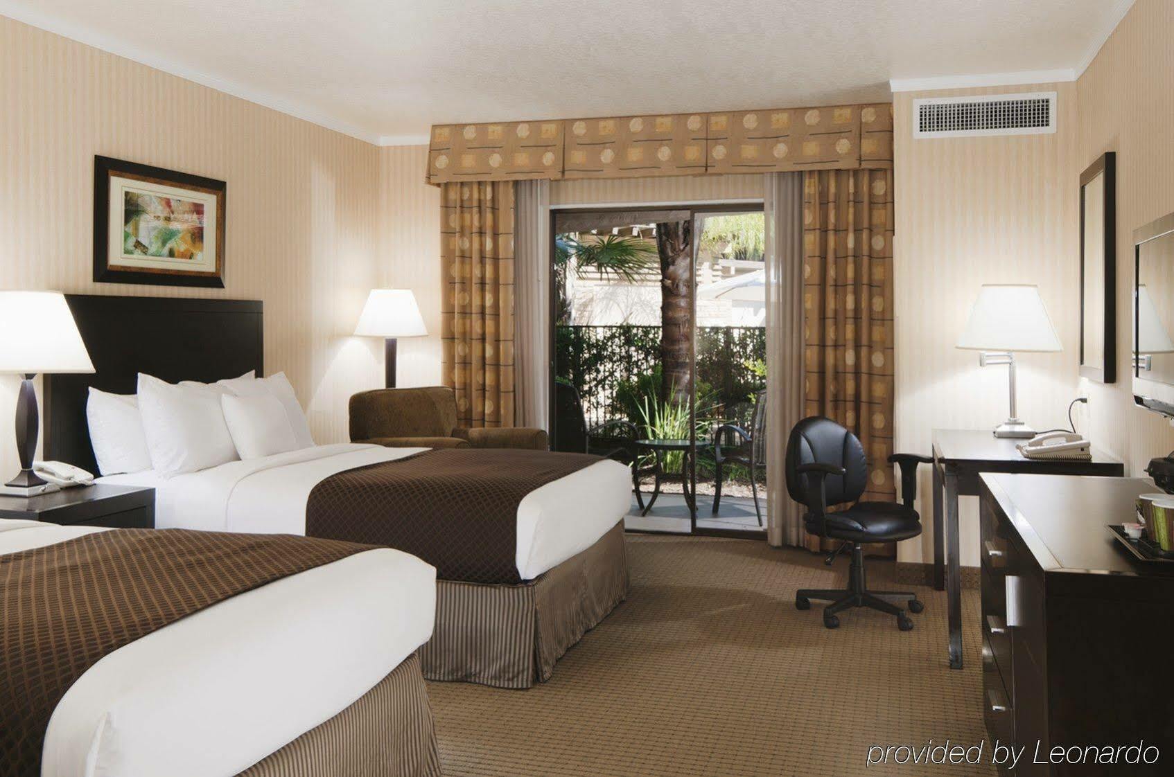 Hotel Doubletree By Hilton Claremont