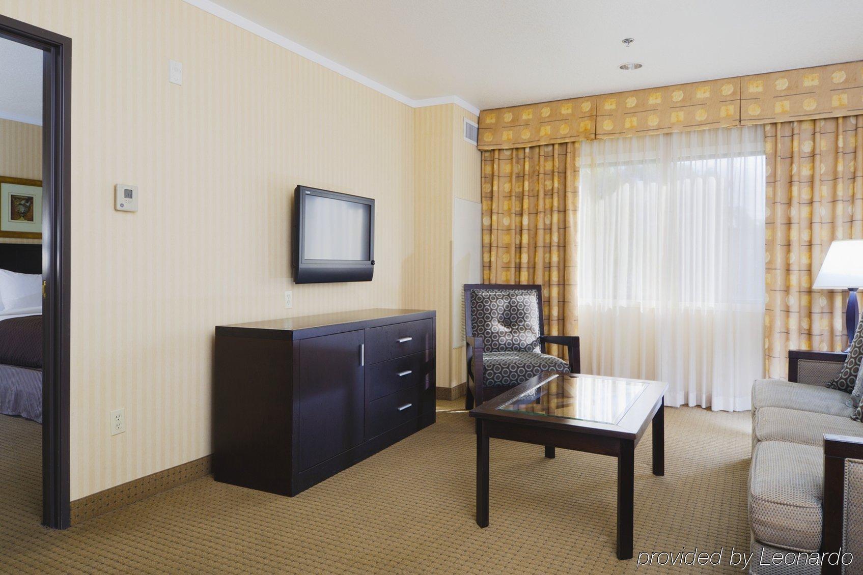 Hotel Doubletree By Hilton Claremont